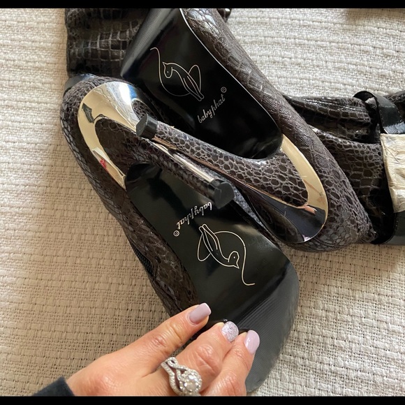 Baby Phat faux snake skin boots - Picture 2 of 3